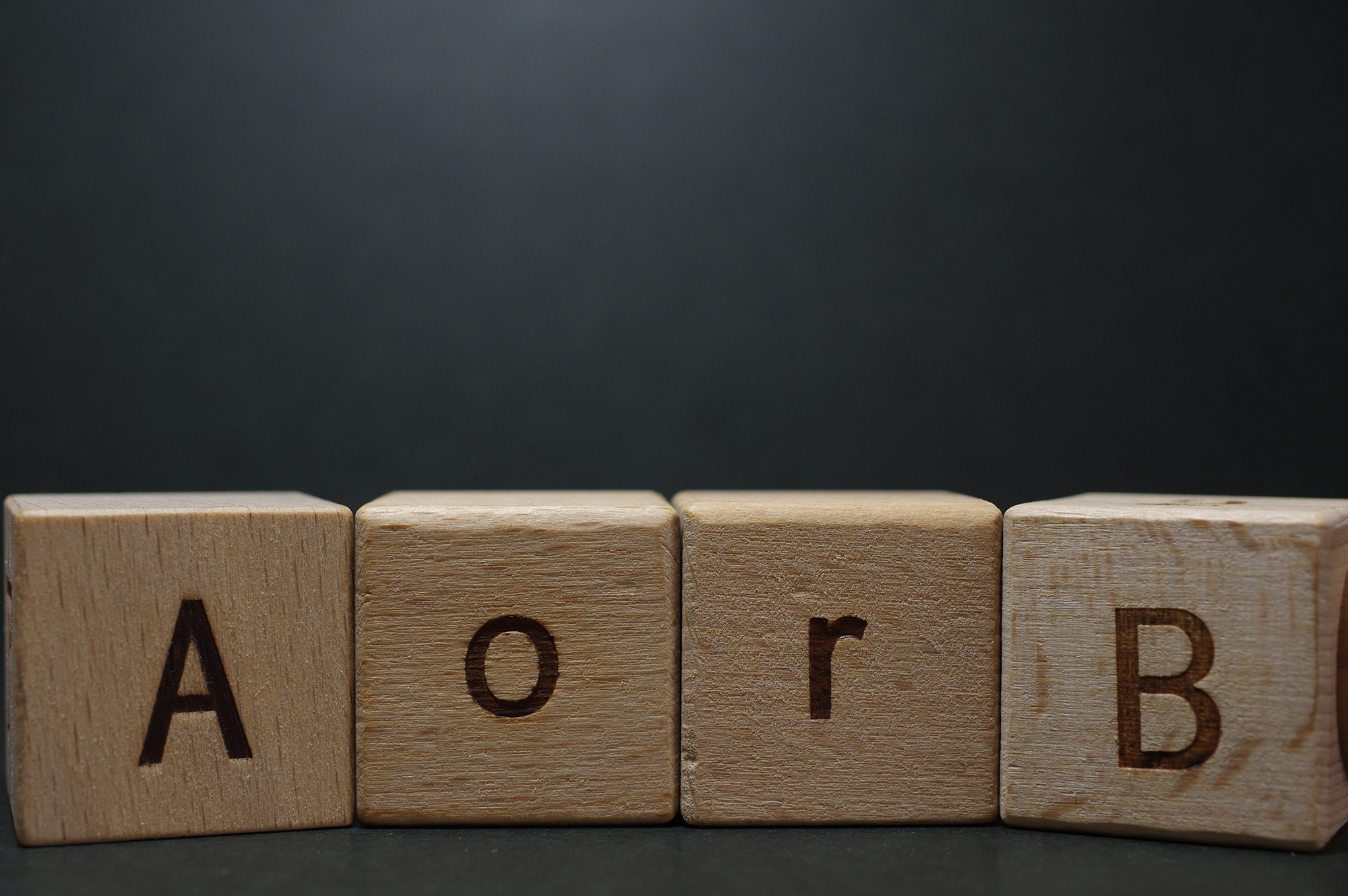 インプラント専門サイトと専門LP、作るならどっちがいいのか？